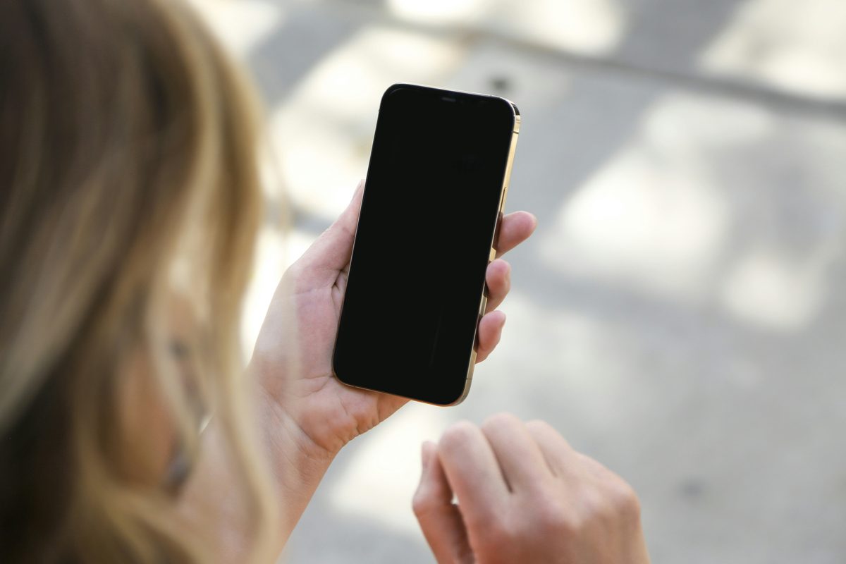 二手 iPhone 验机指南:这 8 处不查,等于白花钱