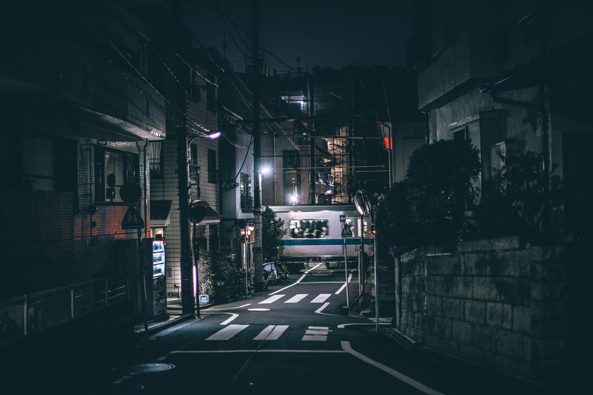 手持夜景总拍糊?调好这 5 个参数,灯火通明一次成片