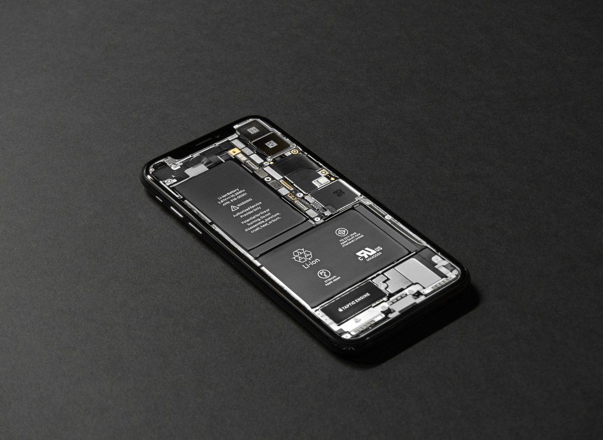 iPhone 电池掉到 80% 就废了?上限充电、发热、循环次数全讲清